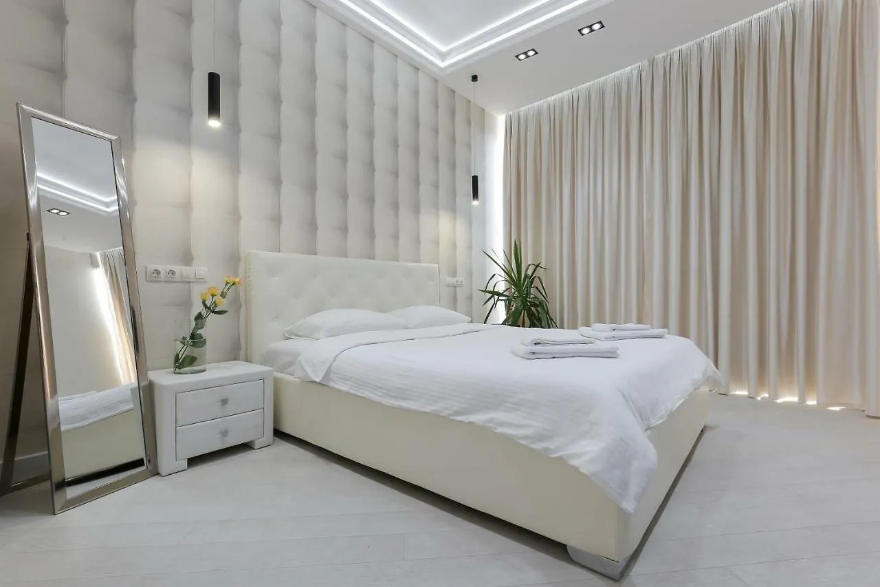 Black&White Apartment In Smart Plaza Kyiv