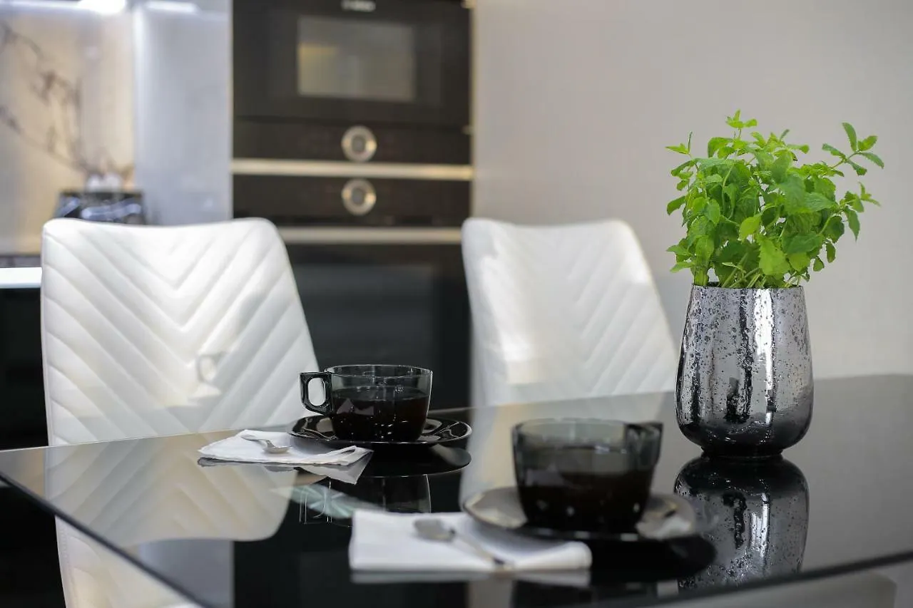 Black&White Apartment In Smart Plaza Kyiv Ukraine