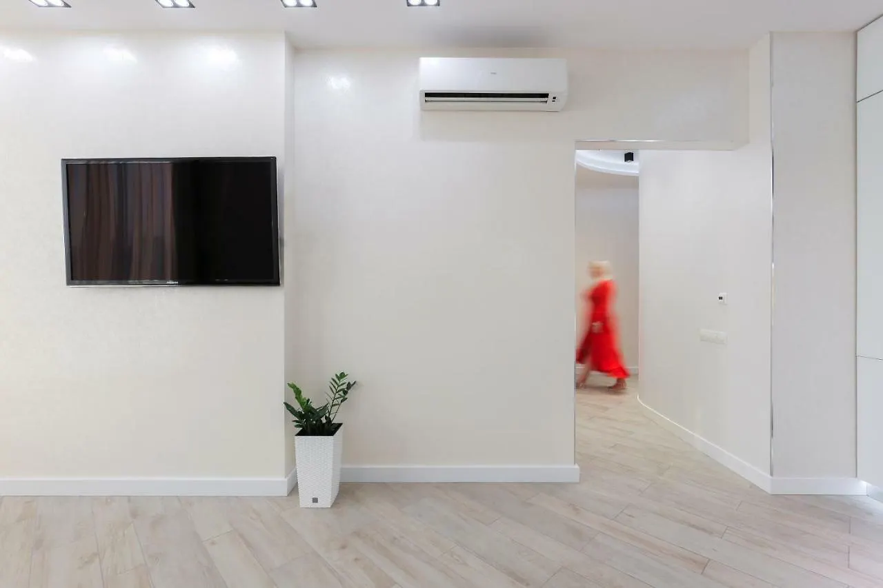 Black&White Apartment In Smart Plaza Kyiv