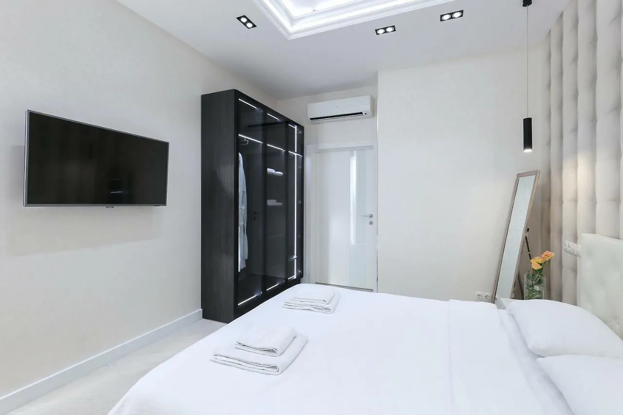 Black&White Apartment In Smart Plaza Kyjev