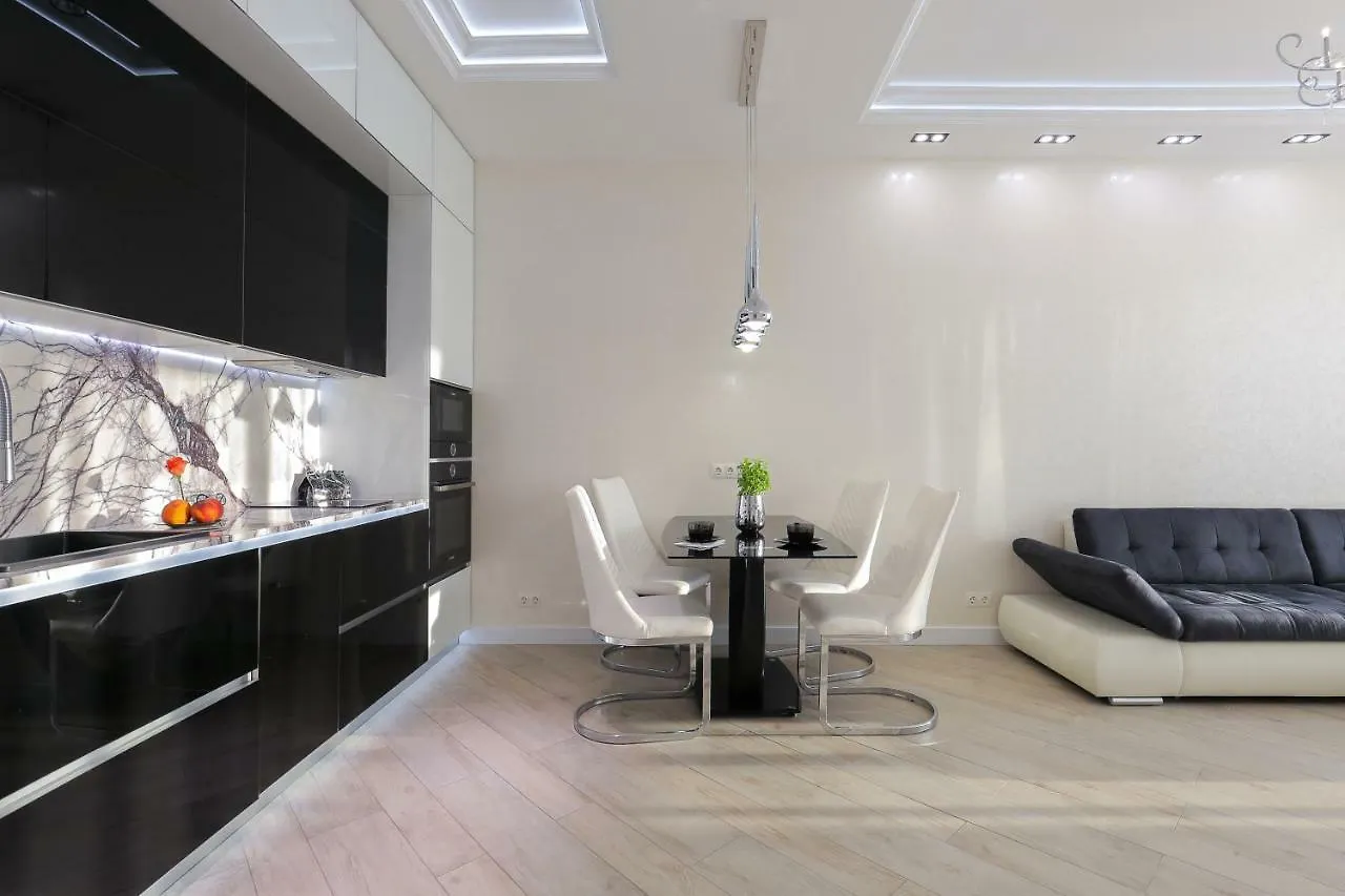 Black&White Apartment In Smart Plaza Kyiv